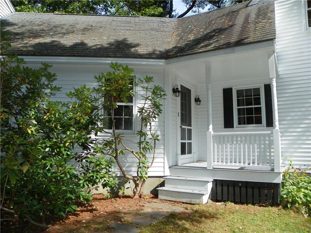 1 Wakefield Pasture Road Kennebunkport, ME 04046 - Photo 3 of 35 Walkway from the driveway to this...