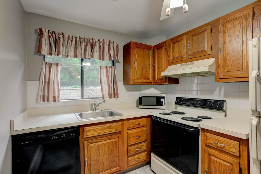120 Fellsview Terrace, Unit 121 Stoneham, MA 02180 - Photo 7 of 21