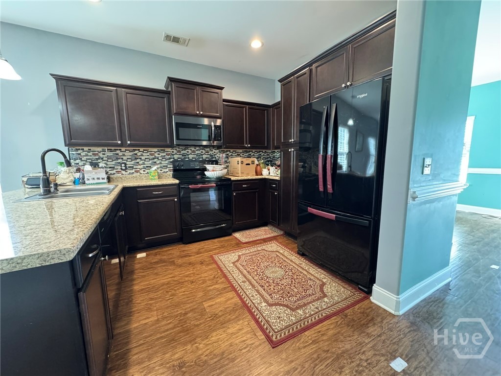 576 Gov Treutlen Circle Pooler, GA 31322 - Photo 3 of 22 Kitchen