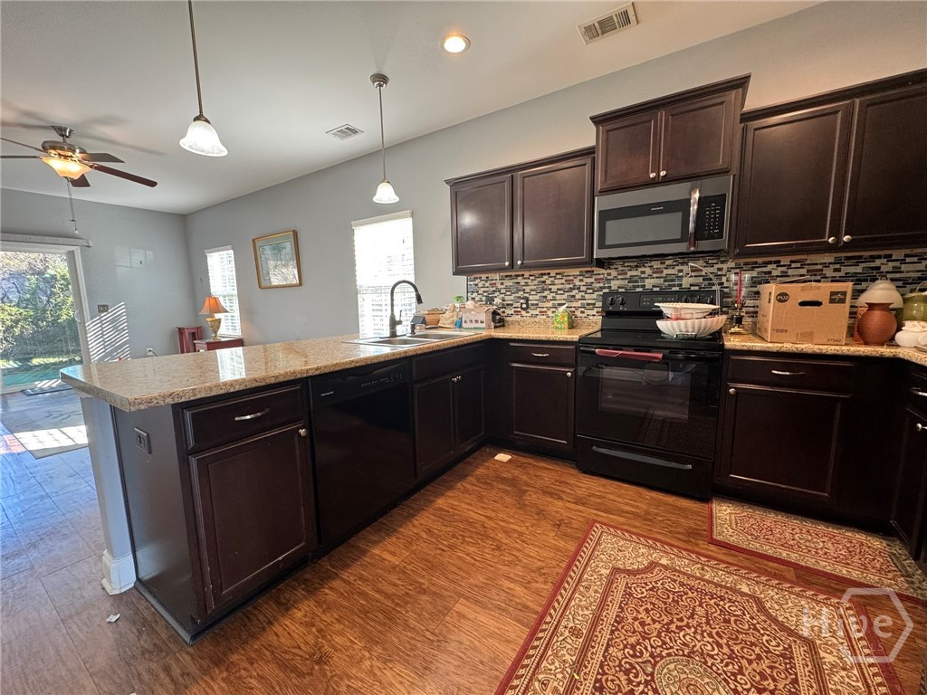 576 Gov Treutlen Circle Pooler, GA 31322 - Photo 4 of 22 Kitchen
