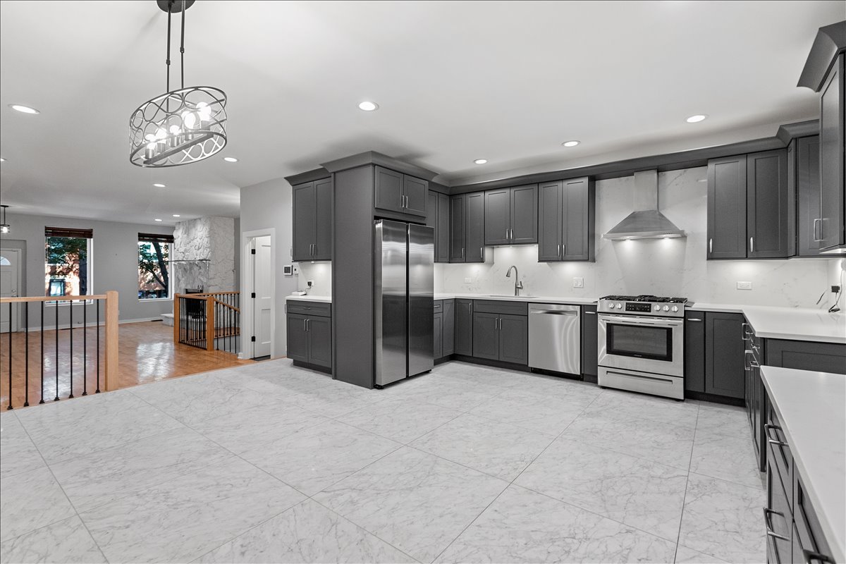 1147 West Taylor Street, Unit 1 Chicago, IL 60607 - Photo 7 of 17