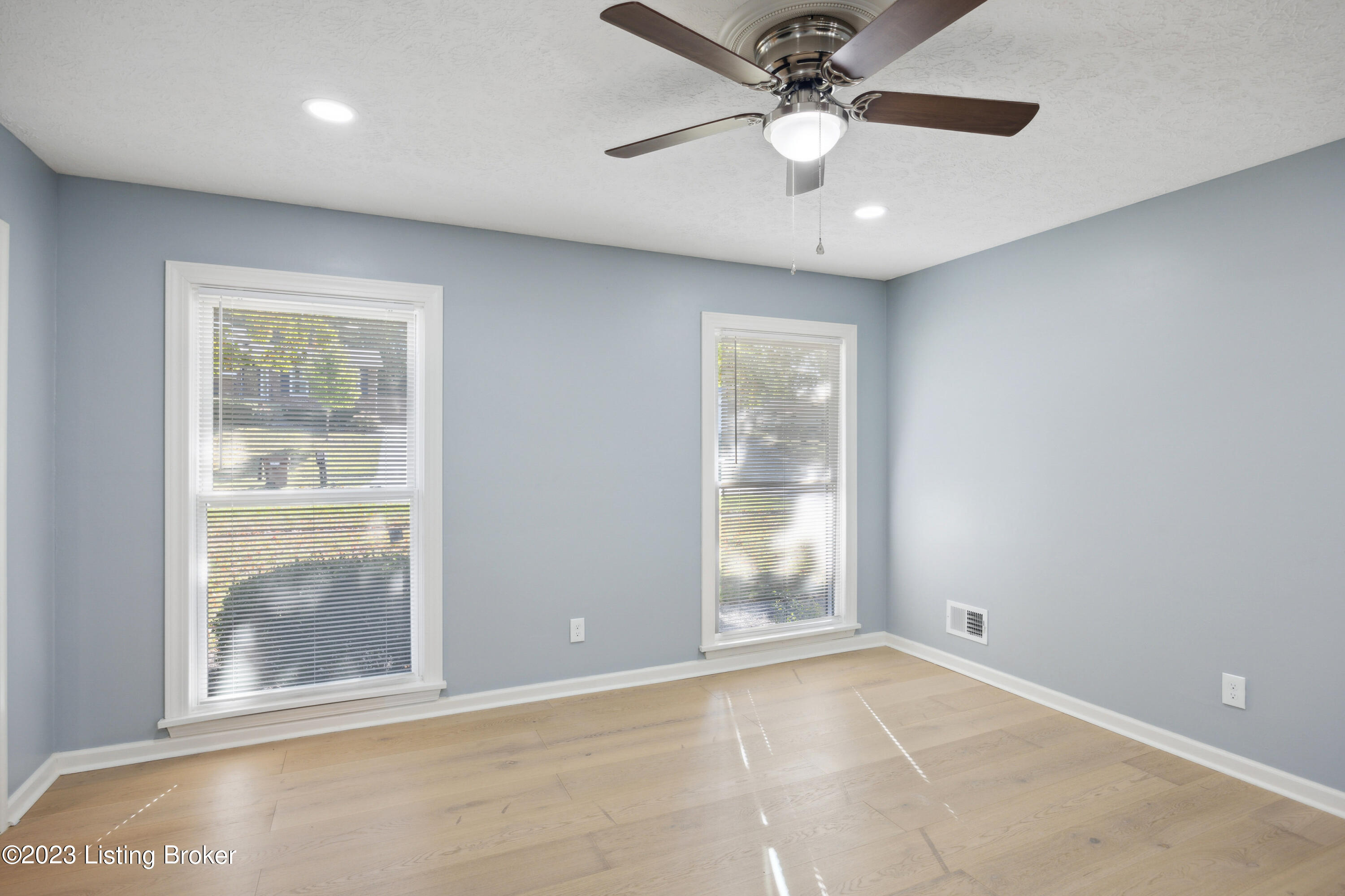 7604 Charron Road Louisville, KY 40220 - Photo 23 of 54 21