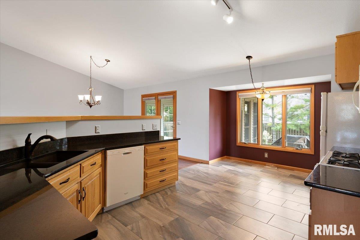 5108 Manhattan Drive Springfield, IL 62711 - Photo 9 of 38 Gallery Image 9