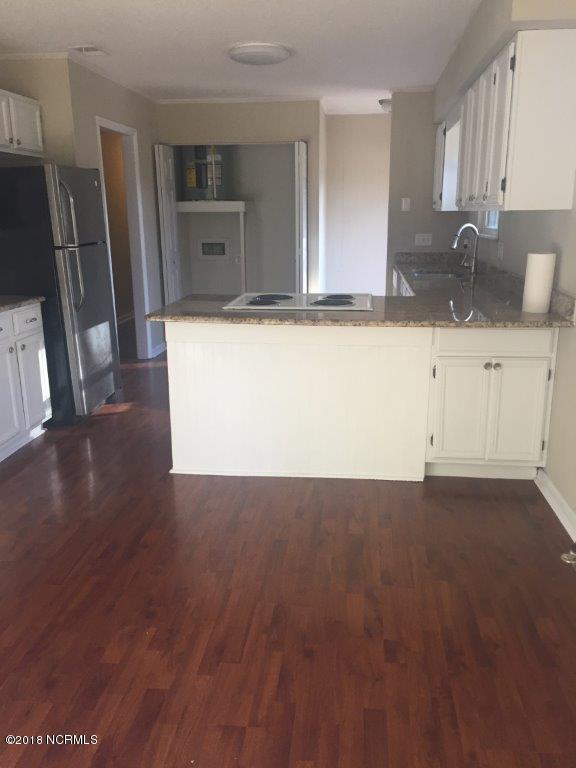 202 Bradford Road Wilmington, NC 28409 - Photo 4 of 19 IMG_4539