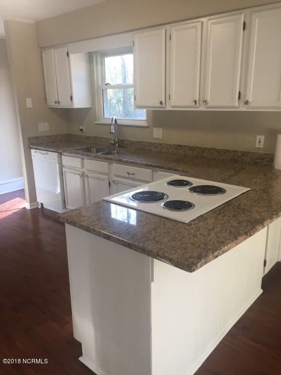 202 Bradford Road Wilmington, NC 28409 - Photo 5 of 19 IMG_4541