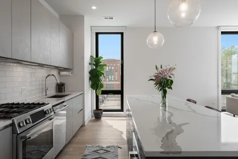 $759,000 | 2405 West Iowa Street, Unit 303, Chicago, IL 60622