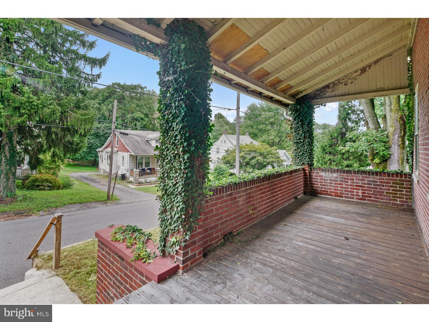 633 Convent Road Aston, PA 19014 - Photo 2 of 22 Porch