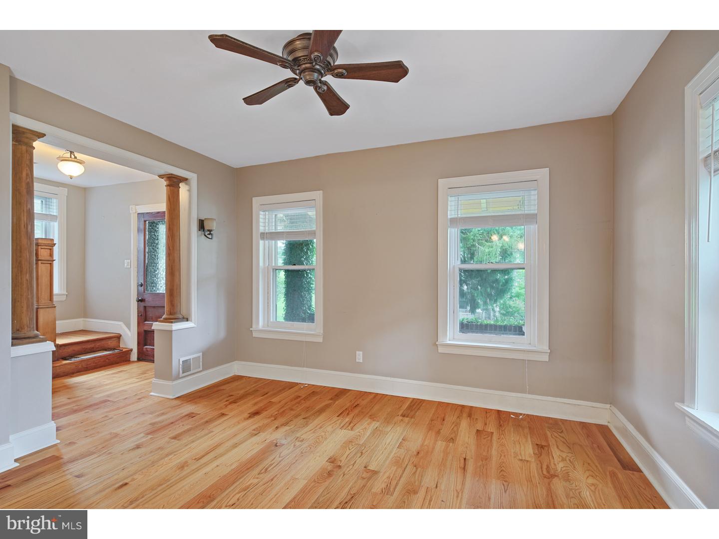 633 Convent Road Aston, PA 19014 - Photo 4 of 22 Living Room