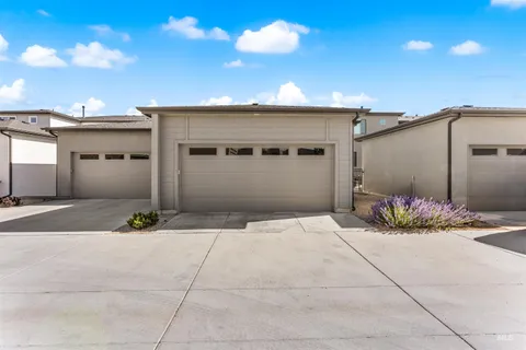 $720,000 | 4471 East Parkcenter Boulevard, Boise, ID 83716