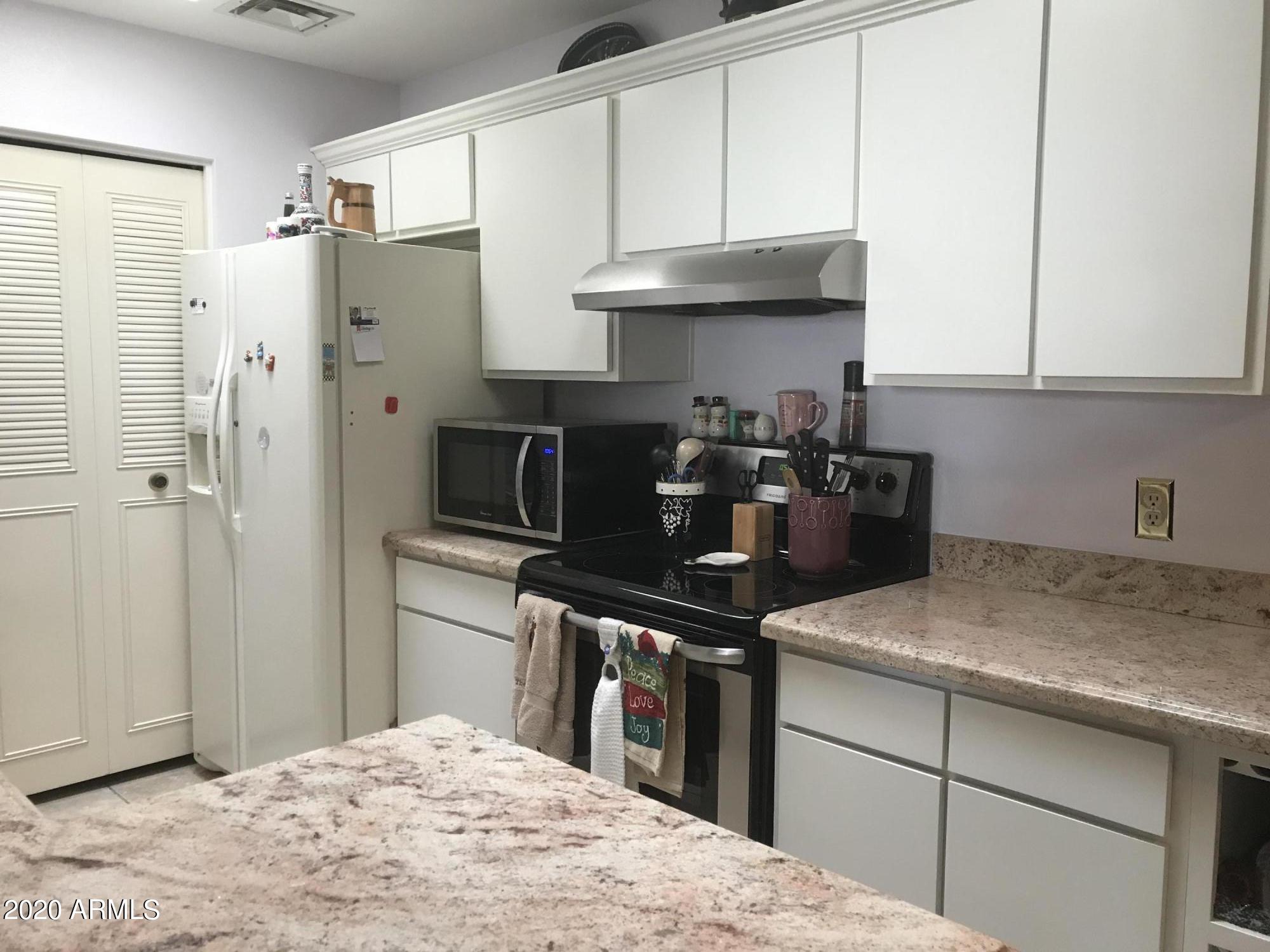 14300 West Bell Road, Unit 524 Surprise, AZ 85374 - Photo 5 of 17 Kitchen