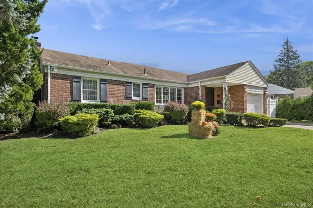 $799,000 | 818 Palmetto Drive, Franklin Square, NY 11010