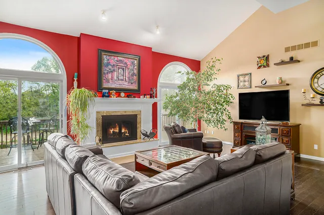 $824,900 | 501 Eagle Court, Valparaiso, IN 46383