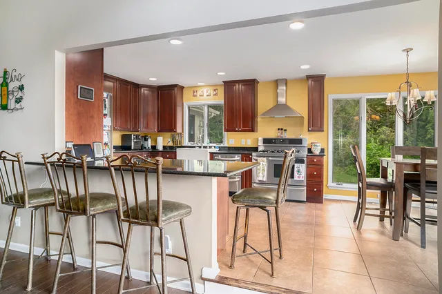 $824,900 | 501 Eagle Court, Valparaiso, IN 46383