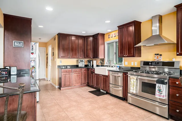 $824,900 | 501 Eagle Court, Valparaiso, IN 46383