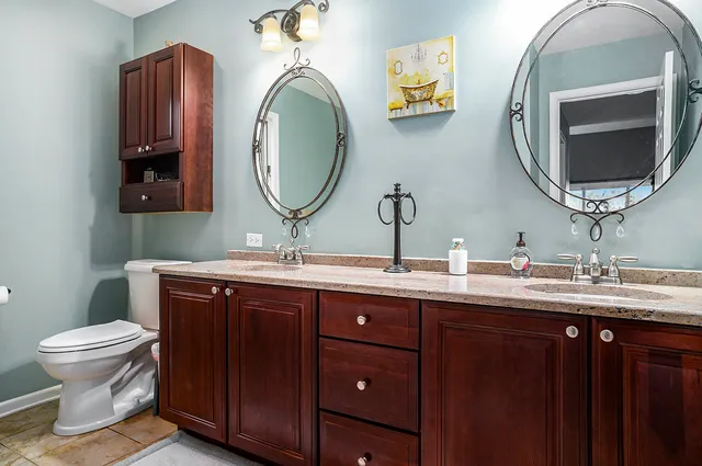 $824,900 | 501 Eagle Court, Valparaiso, IN 46383