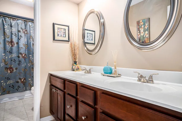 $824,900 | 501 Eagle Court, Valparaiso, IN 46383