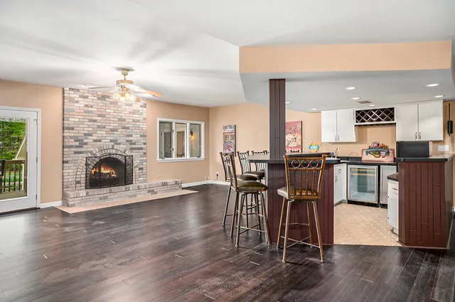 $824,900 | 501 Eagle Court, Valparaiso, IN 46383