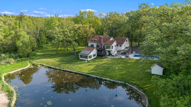 $824,900 | 501 Eagle Court, Valparaiso, IN 46383