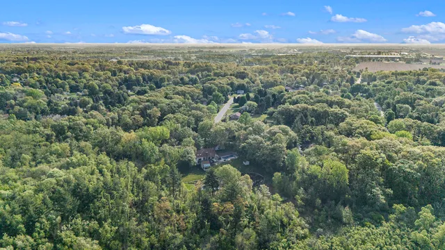 $824,900 | 501 Eagle Court, Valparaiso, IN 46383