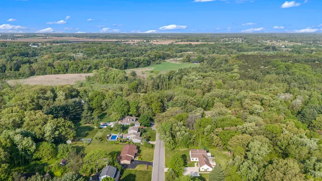 $824,900 | 501 Eagle Court, Valparaiso, IN 46383