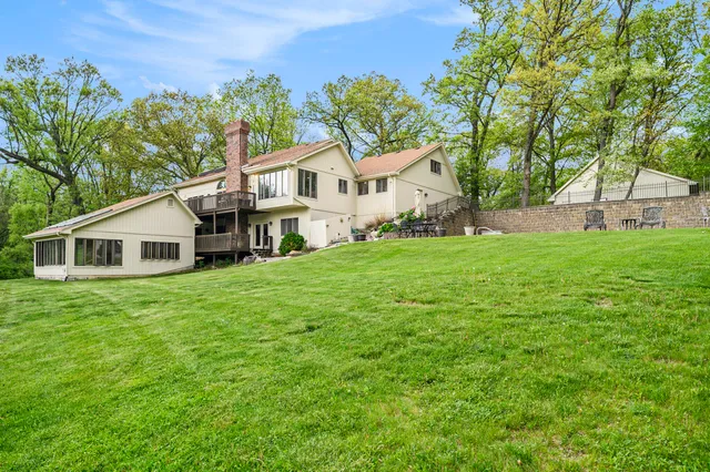 $824,900 | 501 Eagle Court, Valparaiso, IN 46383