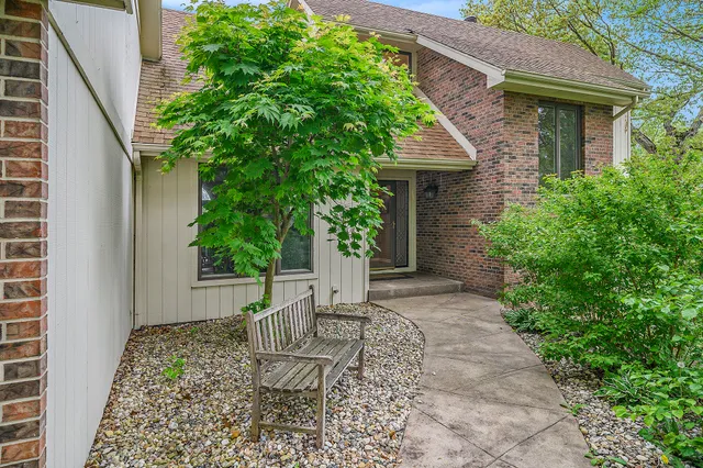 $824,900 | 501 Eagle Court, Valparaiso, IN 46383