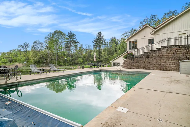 $824,900 | 501 Eagle Court, Valparaiso, IN 46383