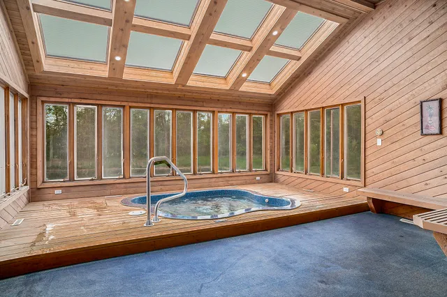 $824,900 | 501 Eagle Court, Valparaiso, IN 46383