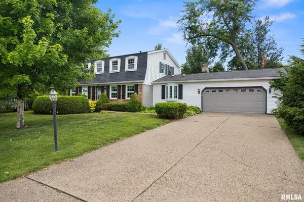 $329,000 | 1020 West Kensington Drive, Peoria, IL 61614