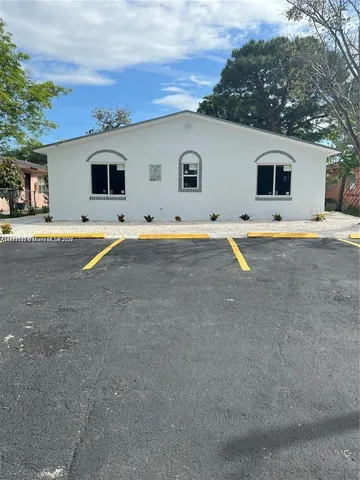 a house with swimming pool in front of it