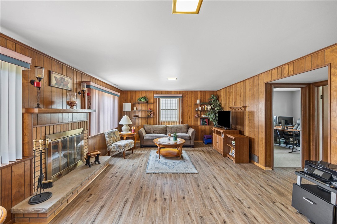 744 English Road Greece, NY 14616 - Photo 18 of 36