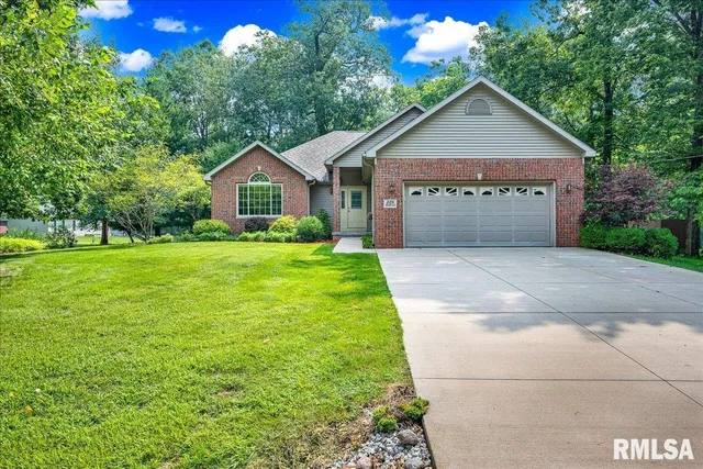 $335,000 | 228 Briarwood Place, Dahinda, IL 61428