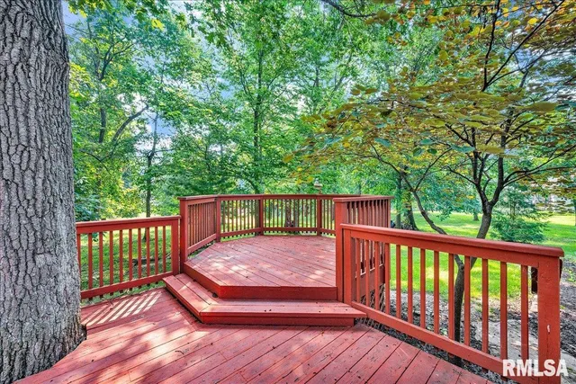 $335,000 | 228 Briarwood Place, Dahinda, IL 61428