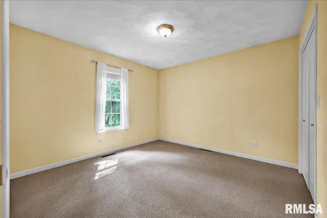 $335,000 | 228 Briarwood Place, Dahinda, IL 61428