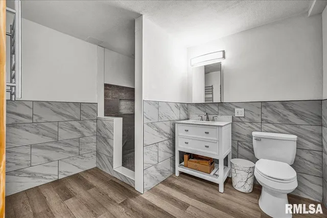 $335,000 | 228 Briarwood Place, Dahinda, IL 61428