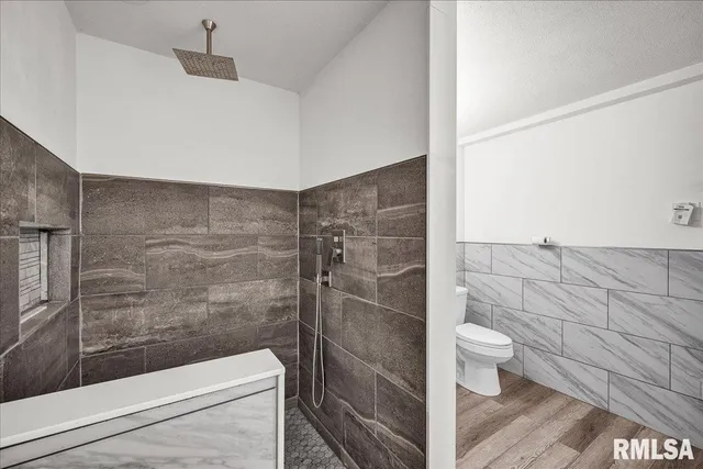 $335,000 | 228 Briarwood Place, Dahinda, IL 61428