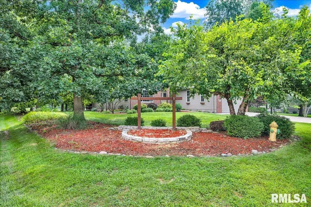 $335,000 | 228 Briarwood Place, Dahinda, IL 61428