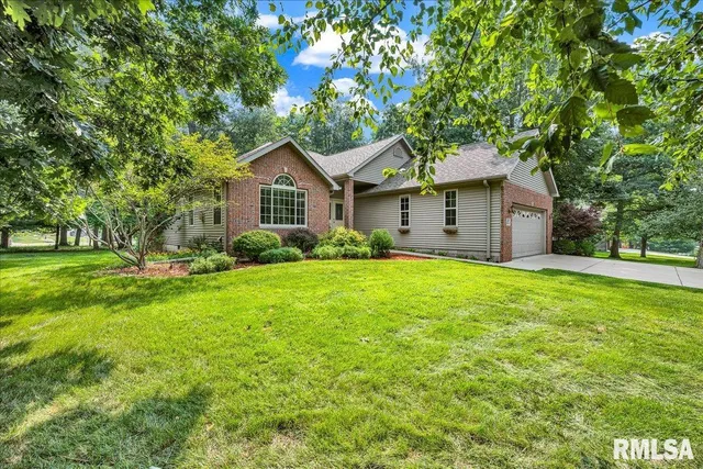 $335,000 | 228 Briarwood Place, Dahinda, IL 61428