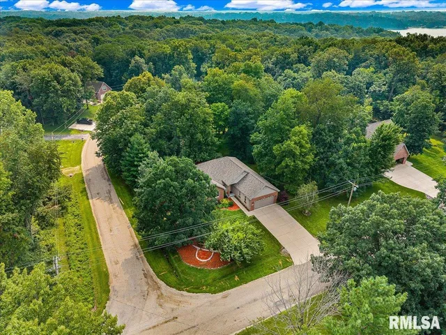 $335,000 | 228 Briarwood Place, Dahinda, IL 61428