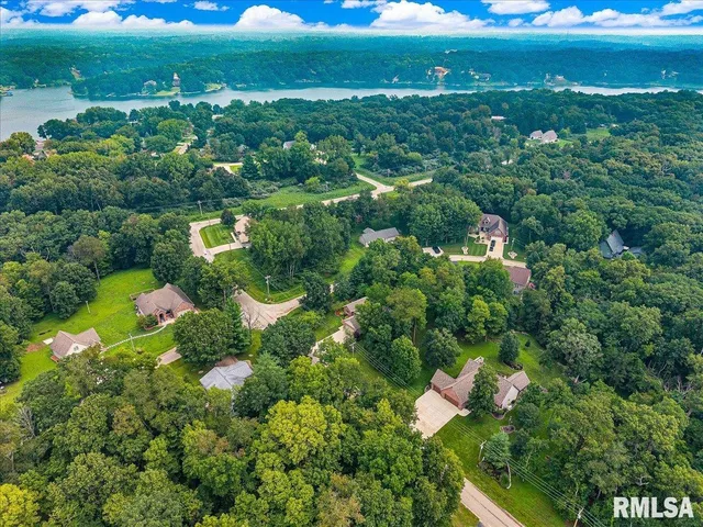 $335,000 | 228 Briarwood Place, Dahinda, IL 61428