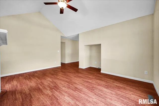 $335,000 | 228 Briarwood Place, Dahinda, IL 61428