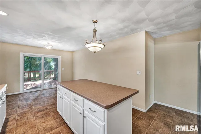 $335,000 | 228 Briarwood Place, Dahinda, IL 61428