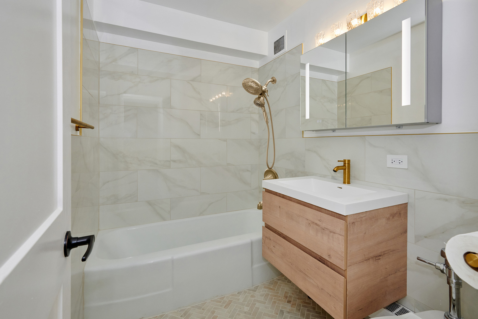 6118 North Sheridan Road, Unit 707 Chicago, IL 60660 - Photo 11 of 23