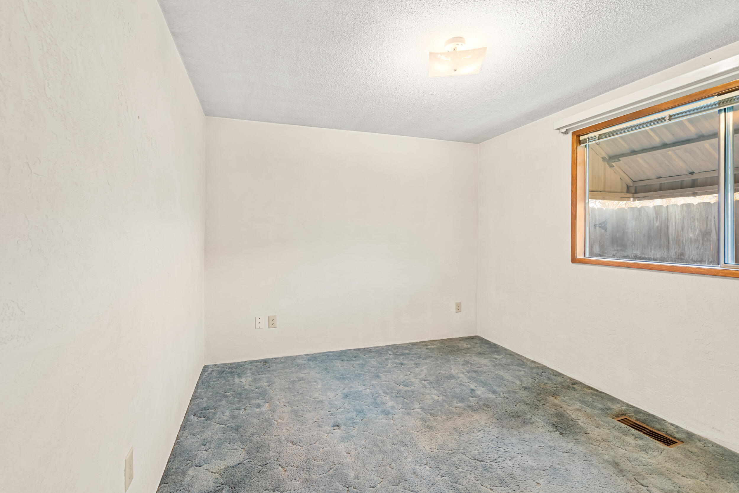 2021 Taylor Road Central Point, OR 97502 - Photo 19 of 27 18_2021-taylor-rd (jenna barnes)-17