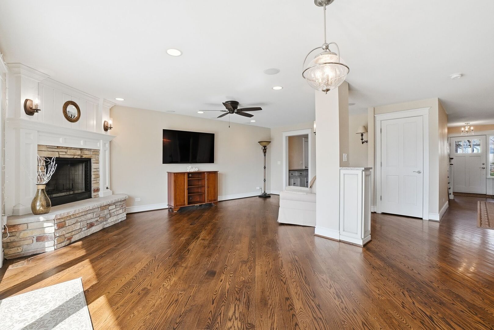 25817 Cook Street Wauconda, IL 60084 - Photo 7 of 44