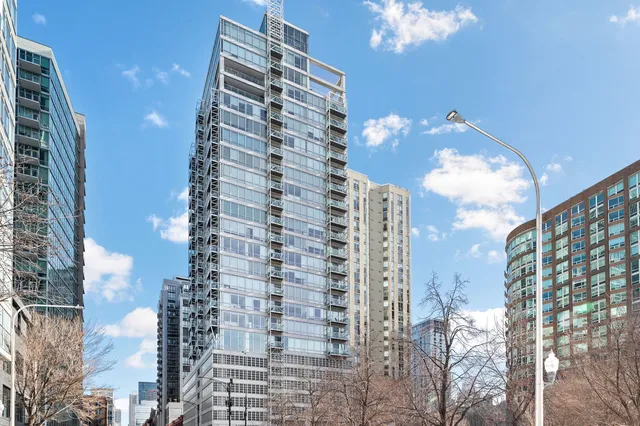 $334,900 | 653 North Kingsbury Street, Unit 1204, Chicago, IL 60654