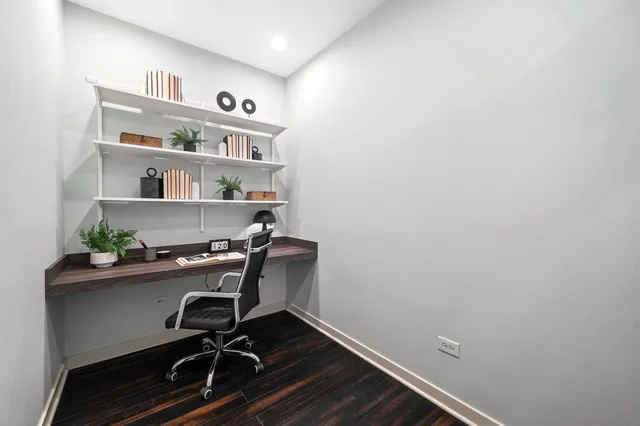 $334,900 | 653 North Kingsbury Street, Unit 1204, Chicago, IL 60654