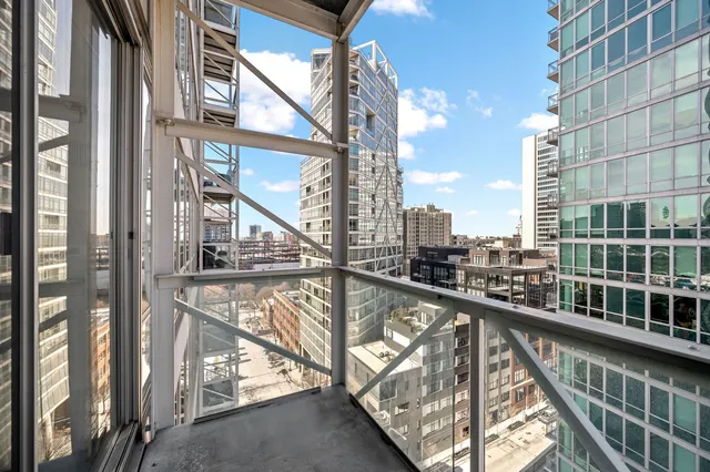 $334,900 | 653 North Kingsbury Street, Unit 1204, Chicago, IL 60654