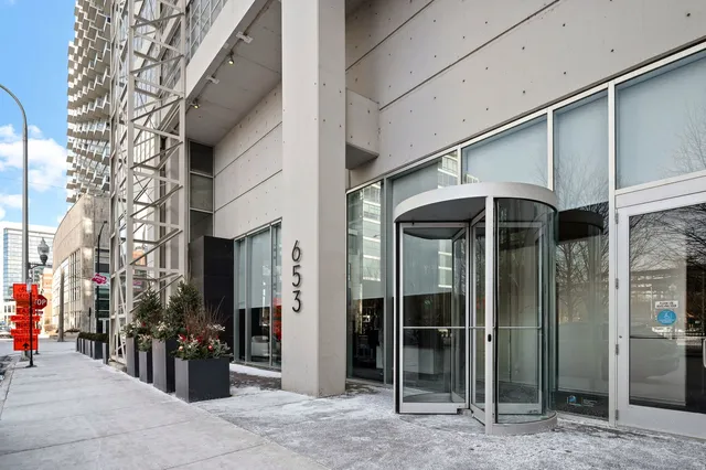 $334,900 | 653 North Kingsbury Street, Unit 1204, Chicago, IL 60654