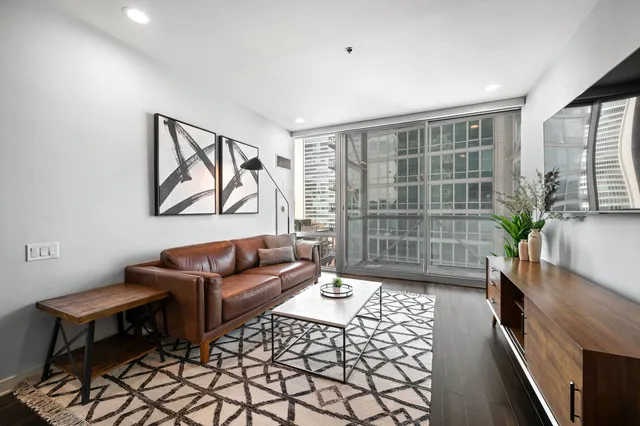 $334,900 | 653 North Kingsbury Street, Unit 1204, Chicago, IL 60654